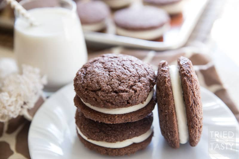 Homemade Oreos // These rich & fudgy cookies are just what tou need for that after-dinner-pick-me-up! Make with a cake mix, you can have these delicious cookies in no time! | Tried and Tasty