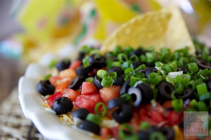 Seven Layer Dip // Perfect for parties, tail-gaiting, football season, or other various get togethers. Seven Layer Dip is an all-around tasty dip everyone loves! | Tried and Tasty