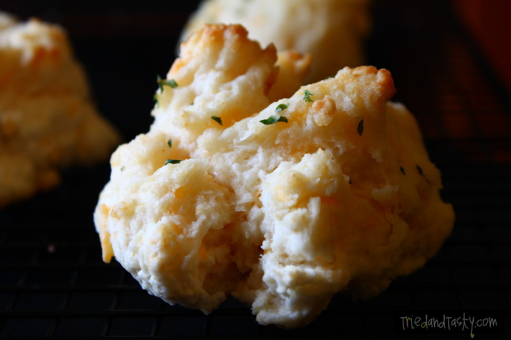 Copycat Red Lobster Cheese Biscuits // One of the reasons I love Red Lobster is because of these biscuits. They are light, fluffy, cheesy, and delicious! Super simple to whip together, add these to your next meal! | Tried and Tasty
