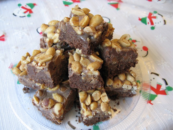 Peanutty Gooey Bars // A Christmas favorite, these bars are the perfect balance of peanut butter, peanuts, and ooey gooey deliciousness. | Tried and Tasty