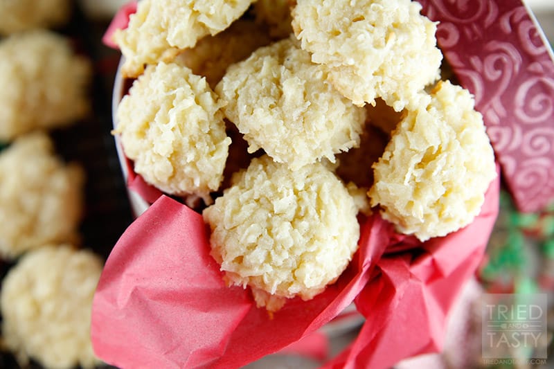 Coconut Macaroons // These cookies are a little bit of coconut heaven! Whip them up for a special Christmas treat, or enjoy them all year round! | Tried and Tasty
