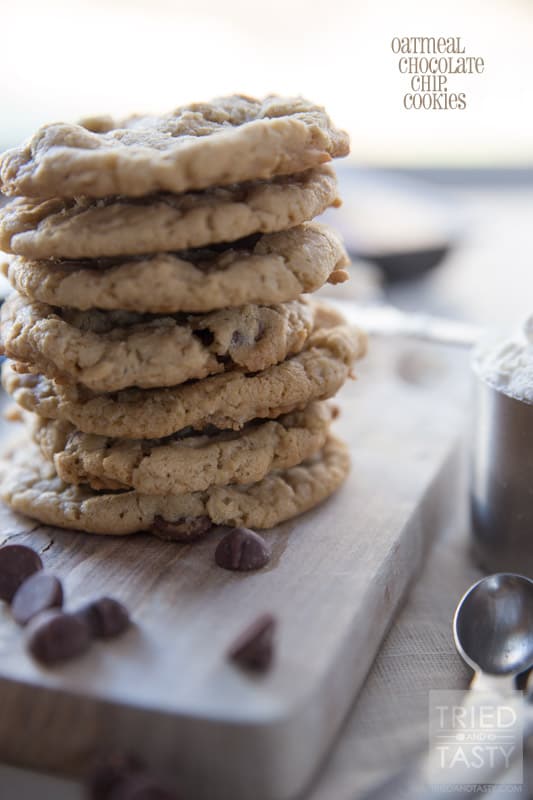 Oatmeal Chocolate Chip Cookies // Oatmeal Chocolate Chip Cookies are the kind of cookies that make you feel like home. This recipe will do just that. Feel at home with these delicious cookies. | Tried and Tasty