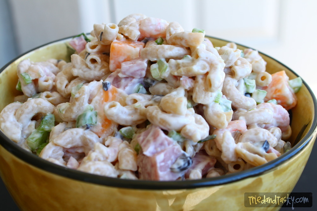 Macaroni Salad // If you love a good tangy macaroni salad with great flavors and textures, this is the macaroni salad for you. It's got all the elements you'll love all in one place. | Tried and Tasty