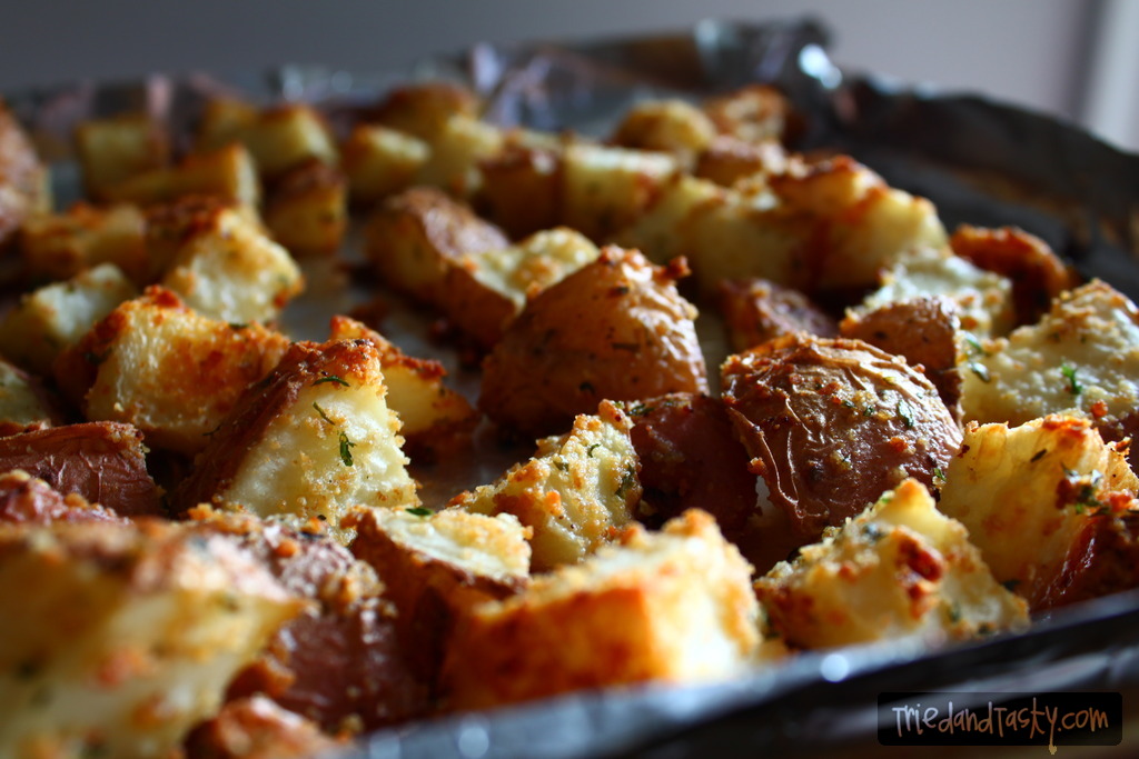 Roasted Red Potato Bites // A delicious side dish that will work great with baked chicken and a salad! | Tried and Tasty