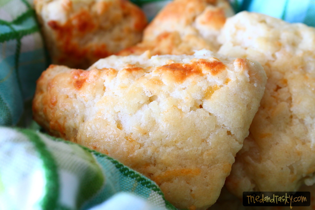 Mini Cheddar Scones // A light, flaky and cheesy scone perfect with your favorite dinner. | Tried and Tasty