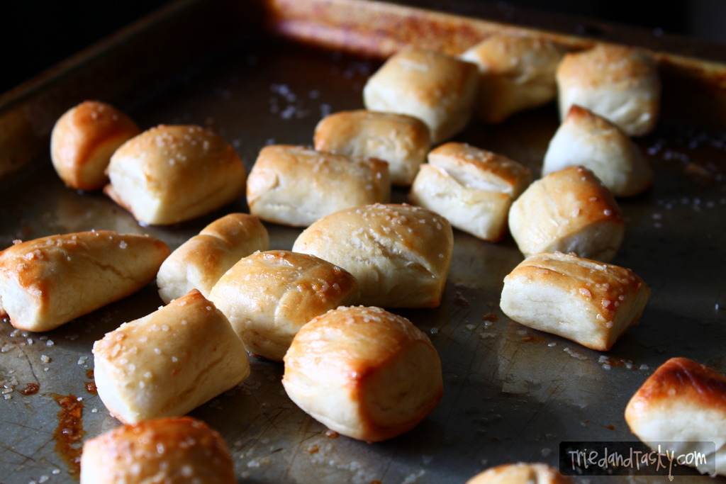 Best Ever Soft Pretzels // Looking for a fun recipe to make with your kids? This is the perfect way to get them in to the kitchen! Best Ever Soft Pretzels are quick, easy, delicious, and kid friendly! | Tried and Tasty