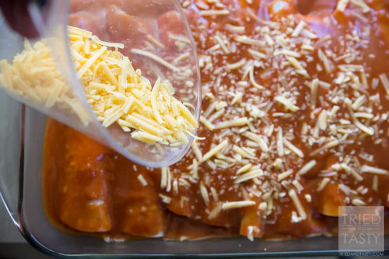 Beef Enchiladas // These beef enchiladas are a quick & easy favorite. You've had chicken enchiladas, why not try these for a change to spice up your Mexican dinner! | Tried and Tasty
