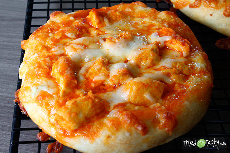 Buffalo Chicken Pizza // Your taste buds will go crazy, with our Buffalo Chicken Pizzas. Perfect size for appetizers. | Tried and Tasty