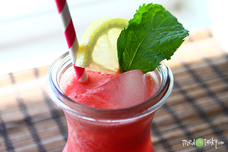 Watermelon Lemonade // This Watermelon Lemonade is refreshing and delicious! | Tried and Tasty