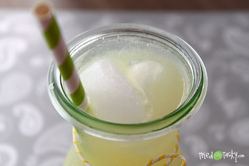 No Sugar Added Pear Lemonade // This yummy pear drink is perfect for summertime and is sweet enough without added sugars. | Tried and Tasty