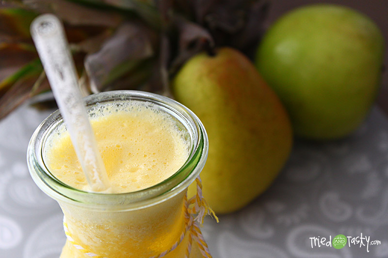 Pineapple Pear Apple Juice // This delicious fruit juice is perfect for using those fruits that almost over-ripe! | Tried and Tasty