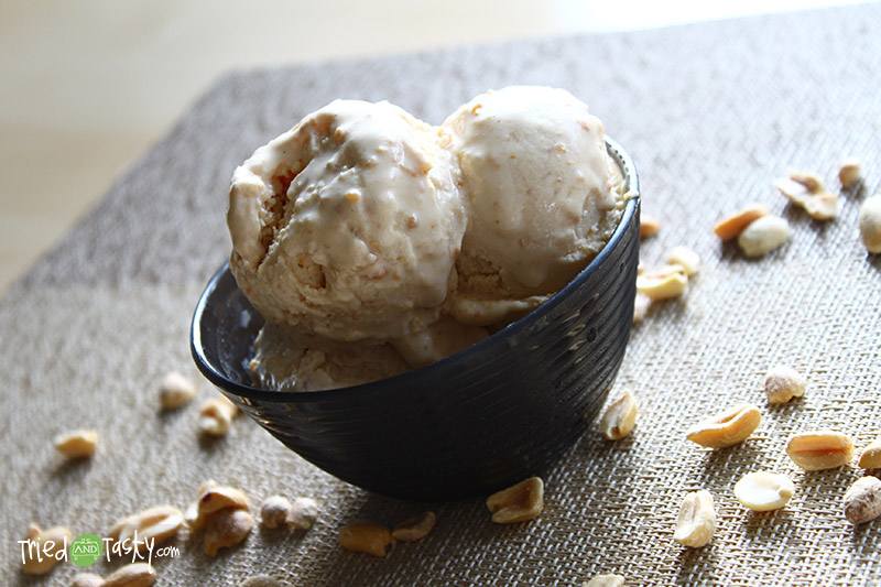 Peanut Butter Frozen Yogurt // This delicious frozen yogurt recipe isn't loaded down with lots of sugar - which makes it a great dessert! | Tried and Tasty