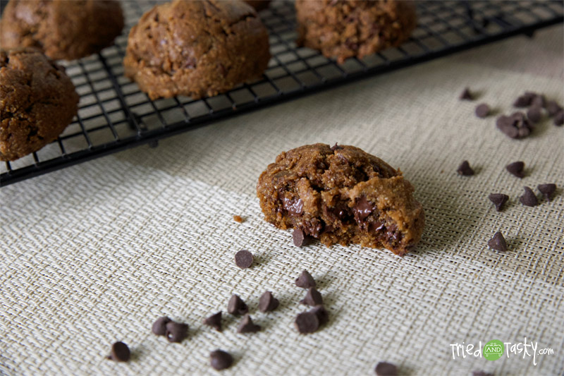 Coconut Oil Chocolate Chip Cookies // I'm a big fan of coconut oil.  It works so well in these cookies! | Tried and Tasty