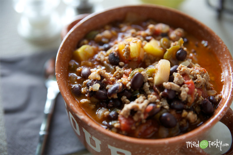Turkey Apple Chili // The flavor in this Turkey Apple Chili is wonderful and the ingredient list is healthy! | Tried and Tasty