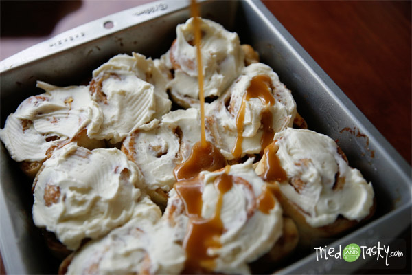 Caramel Apple Cinnamon Rolls with Rhodes // Caramel Apples.. but in the form of cinnamon rolls?! You are in for a treat! | Tried and Tasty