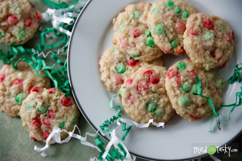 Holiday Oat Drops // I love oatmeal cookies. I also love coconut. Put them together with some M&M mini’s and you’ve got yourself the PERFECT holiday cookie! | Tried and Tasty