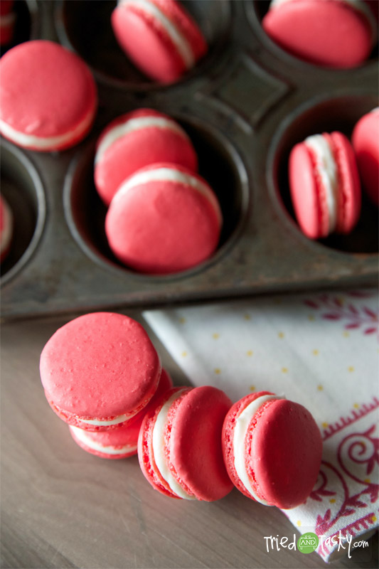 Holiday French Macaroons with Peppermint Buttercream Frosting // TriedandTasty