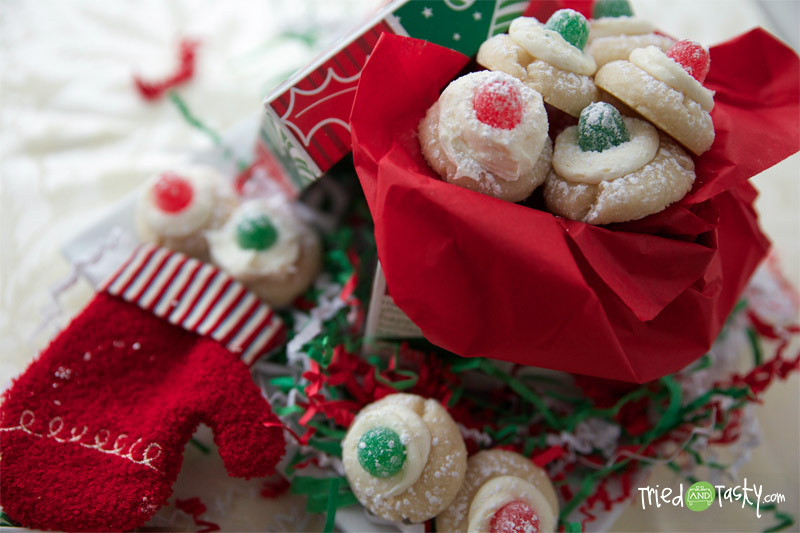 Sugarplum Thumbprints // These sweet little cookies are festive and fun! | Tried and Tasty