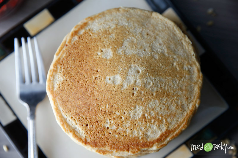 100% Whole Wheat Pancakes // The most delicious whole wheat pancakes you'll ever sink your teeth in to! These are absolutely FABULOUS! | Tried and Tasty