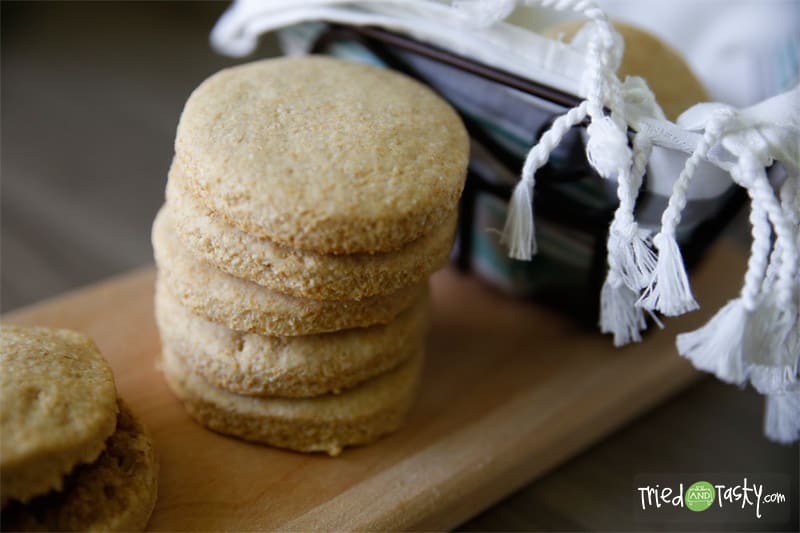 Whole Wheat Biscuits Buttermilk Biscuits // Tried and Tasty