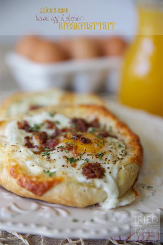 Quick & Easy Bacon, Egg & Cheese Tart // A deliciously rich breakfast that is ready in less than 30 minutes. Perfect for Sunday mornings or special occasions. | Tried and Tasty