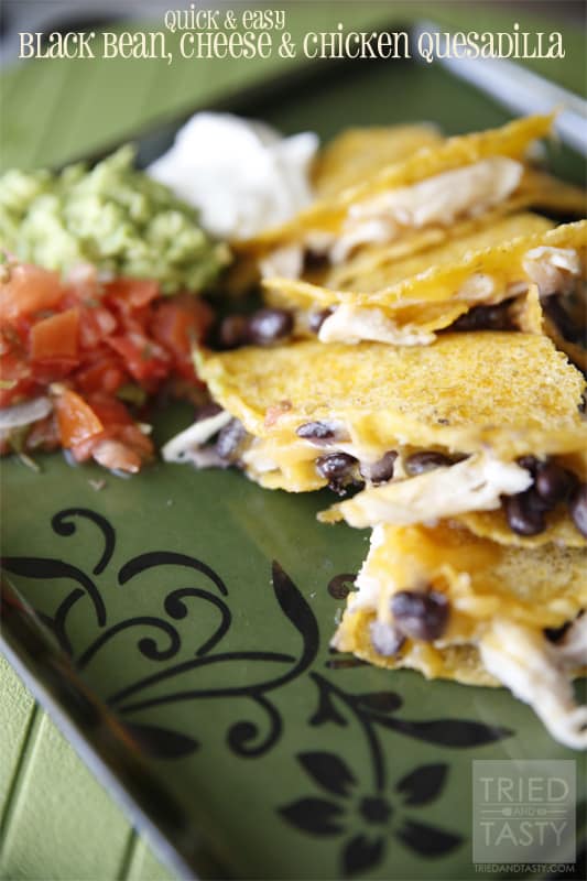 Quick & Easy Black Bean, Cheese & Chicken Quesadillas // This perfectly easy meal ready in less than 30 minutes. | Tried and Tasty