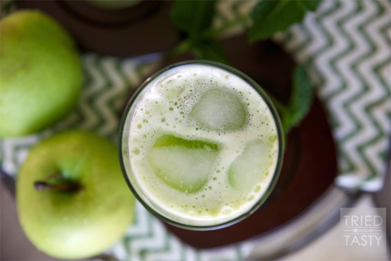 The Green Apple Energizer //  A refreshing and energizing juice perfect any time you need a little pick-me-up! | Tried and Tasty