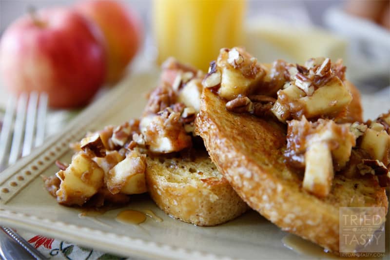 Caramel Apple French Toast // Sometimes it's nice to have a fancy breakfast. The bonus is when your fancy breakfast can be delicious AND healthy. This Caramel Apple French Toast is a fun twist perfect for the cool fall months. A great Saturday morning breakfast or Sunday afternoon brunch idea! | Tried and Tasty