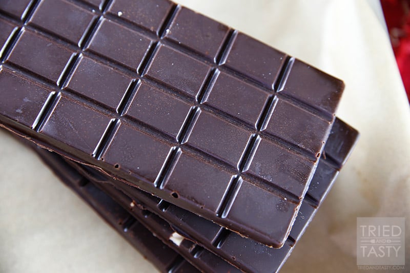 Homemade Dark Chocolate Bars // Forget the store bought chocolate bars, this homemade version is 10x better AND you can pronounce all of the ingredients. Out of this world delicious, these make great gifts! | Tried and Tasty