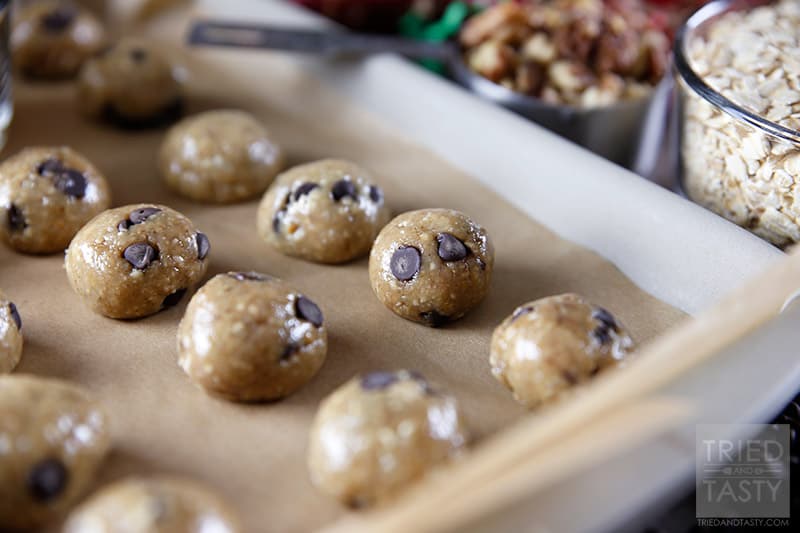 Raw Chocolate Chip Cookie Dough Bites // These are a great alternative to regular chocolate chip cookie dough balls. They are equally healthy and delicious! | Tried and Tasty