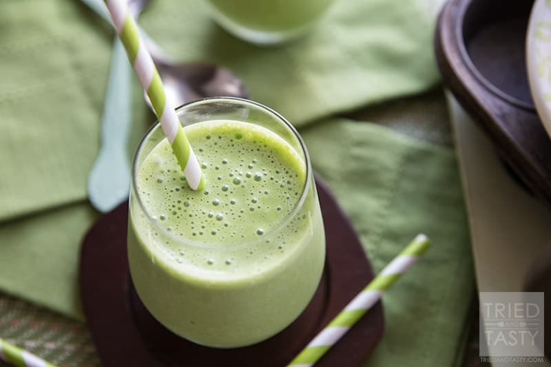 The Beginners' Green Smoothie // Ever wanted to make a green smoothie but just couldn't muster up the courage? This beginner friendly smoothie is perfect, with just a touch of greens you'll get nutrition without shocking your taste buds too much! | Tried and Tasty