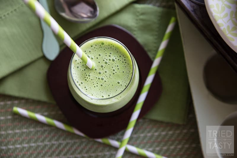 The Beginners' Green Smoothie // Ever wanted to make a green smoothie but just couldn't muster up the courage? This beginner friendly smoothie is perfect, with just a touch of greens you'll get nutrition without shocking your taste buds too much! | Tried and Tasty