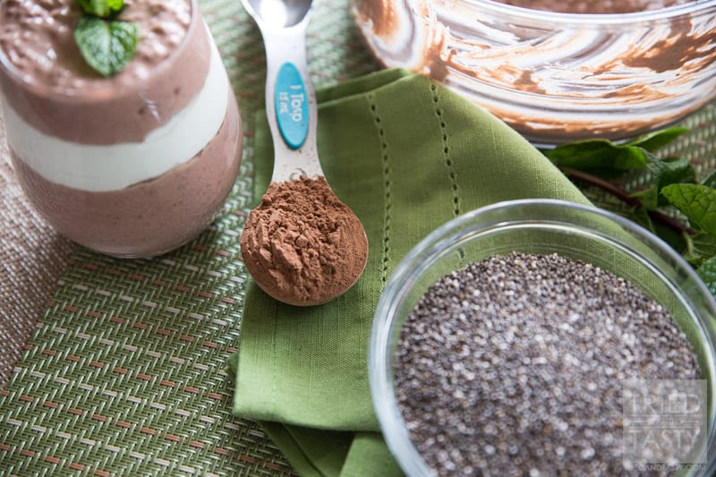 Mint Chocolate Chia Seed Pudding // Chia seed pudding is all the rage and this mint chocolate version does not disappoint! For a super healthy treat you can even enjoy for breakfast - make this quick & simple snack in less than 15 minutes! |Tried and Tasty