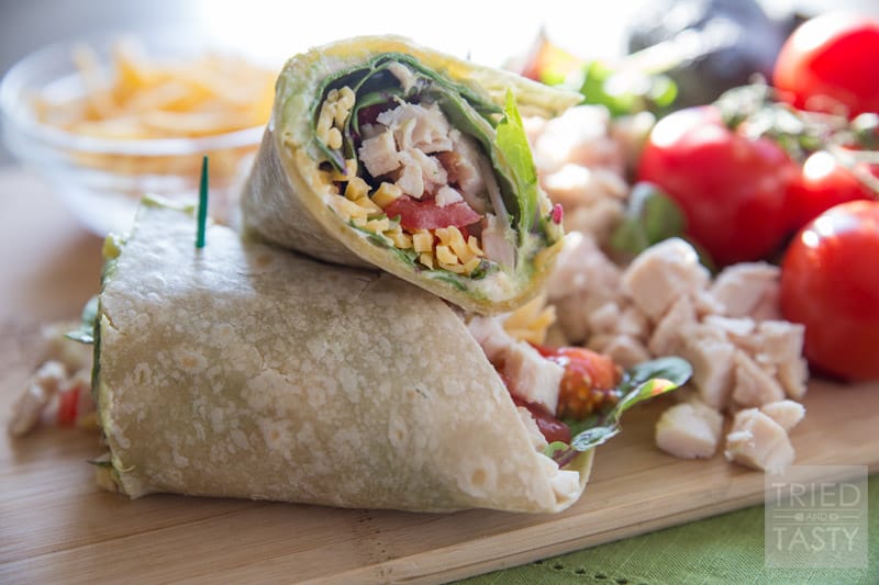 Southwestern Chipotle Chicken Wrap // Do you need easy lunch or dinner ideas that are delicious and healthy? This wrap needs yo be your new GO-TO! It's packed with flavor and ultra healthy! | Tried and Tasty