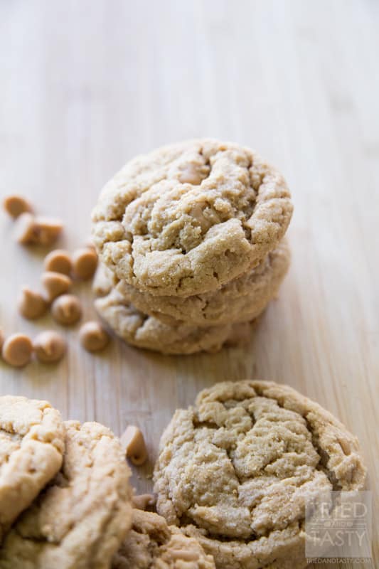 Peanut Butter Cookies // These are the softest peanut butter cookies you'll ever try. If you like peanut butter, you've got to try these! | Tried and Tasty