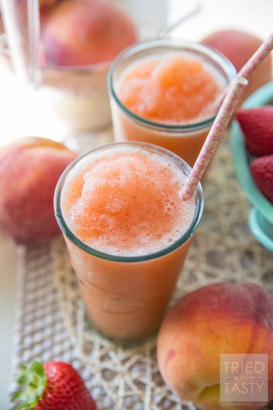Frozen Strawberry Peach Lemonade // Cool off with this oh-so-refreshing frozen lemonade! A great way to enjoy the high temps without sugar loaded icees, slushes, or freezes. This Strawberry Peach Lemonade is perfect and made without any refined sugar! | Tried and Tasty