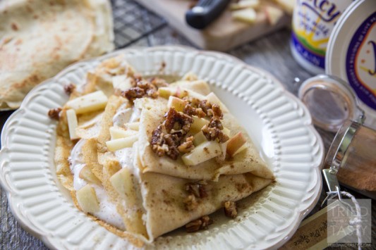 Apple Pie Crepes // This fall start your morning off with these delicious crepes that will make you think you're eating a slice of apple pie for breakfast! Made with all-natural ingredients this is one healthy breakfast you can feel good about splurging on! | Tried and Tasty