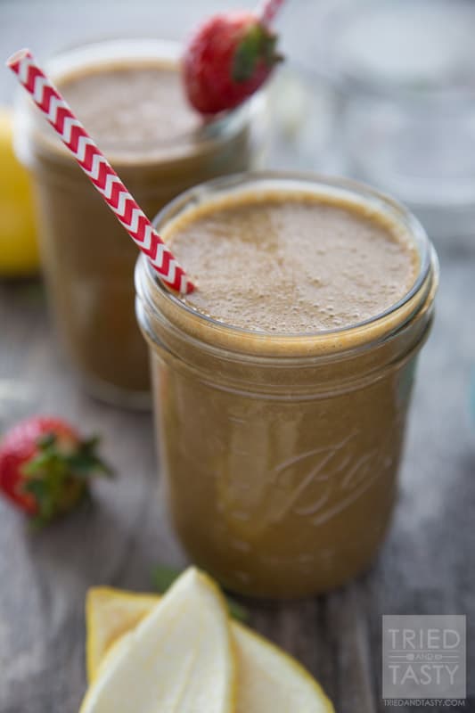 Strawberry Lemonade Green Smoothie // Add some nutrition to your strawberry lemonade with some power greens. This ultra tart smoothie is a great change of pace from the traditional green smoothies you see everywhere! | Tried and Tasty