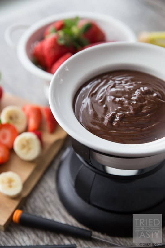 Three Ingredient Peanut Butter Fondue // Calling all peanut butter lovers! This fondue is perfectly creamy, perfectly chocolaty, and perfectly peanut buttery! Grab your favorite dippers and whip this delicious dessert up in a breeze! | Tried and Tasty