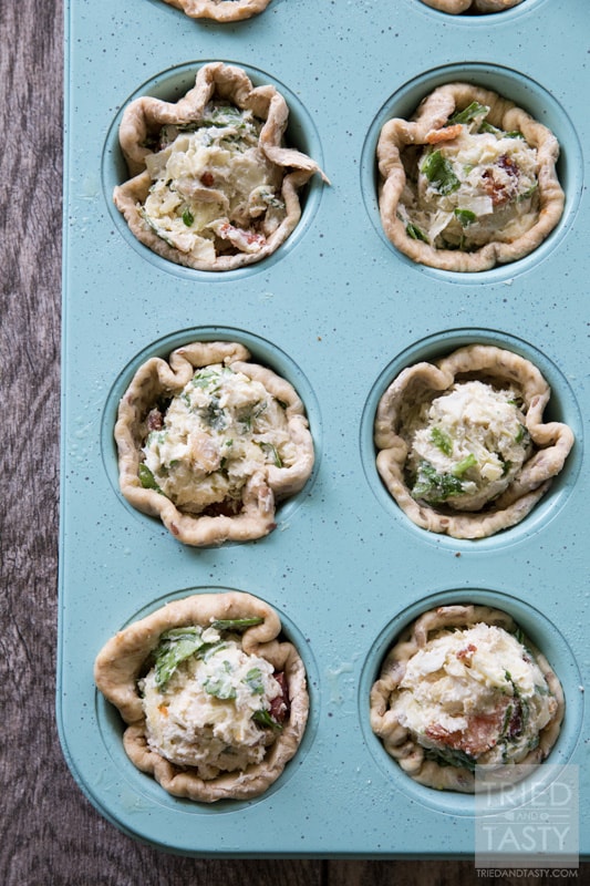 Chicken Artichoke Cups // Who doesn't love a cheesy chicken dish with artichokes? These Chicken Artichoke Cups are so unbelievably simple you can have them for dinner any night of the week. | Tried and Tasty