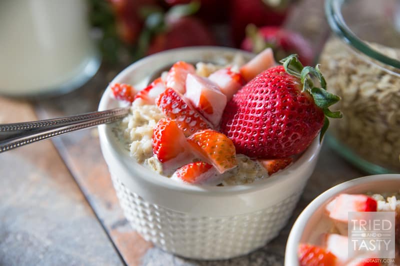 Strawberries and Cream Oatmeal // This simple no-refined-sugar-added oatmeal is an excellent way to begin your day. Made with only four ingredients you'll have the most delicious and nutritious breakfast perfect any morning of the week! | Tried and Tasty