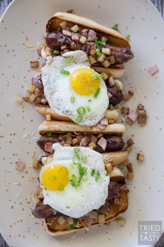 Breakfast Brats // Looking for a creative way to have your breakfast? This is my new favorite! It's got all of my favorite flavors packed together and (not that it needs to be) is SO portable! Try this fun twist and see how quickly you fall in love! | Tried and Tasty