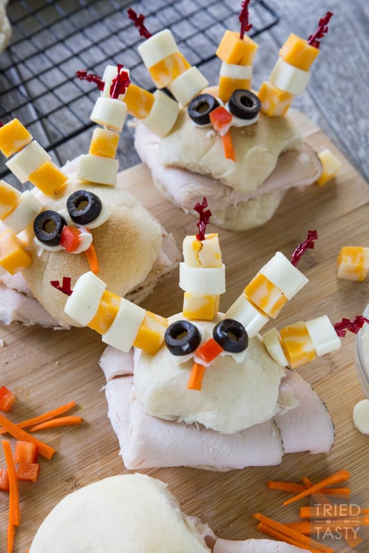 Turkey and Cheese Sammies // These adorable sandwiches will be the talk of the lunchroom. Get kids into the kitchen to make their tasty turkey sandwiches that everyone will want a bite of! | Tried and Tasty