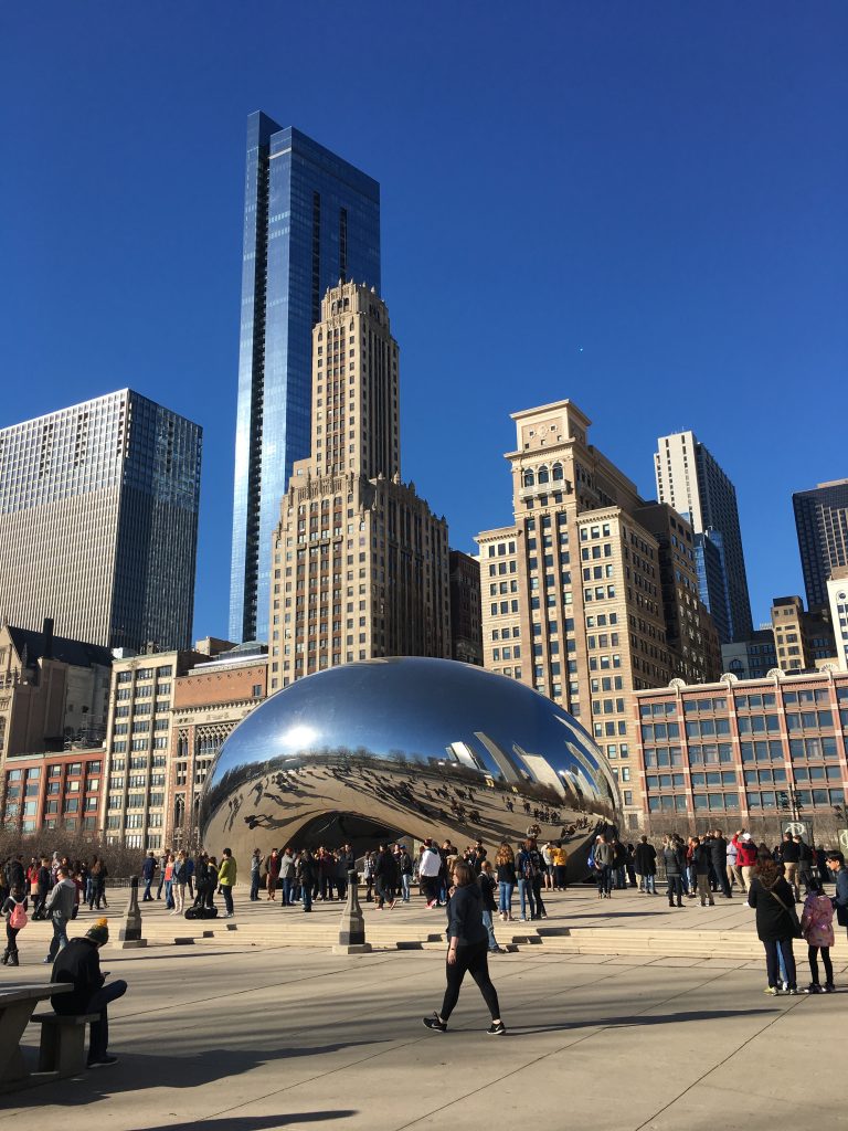 What To Eat & See In Chicago // Ever been to the big city of Chicago? This collection of restaurants and attractions is your go-to list of what you'll need to know to make the most of your visit! | Tried and Tasty