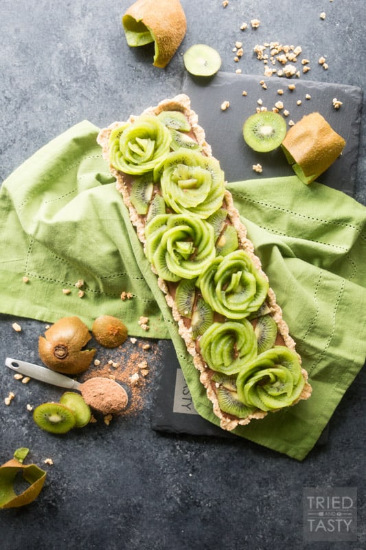 Chocolate Buttercream Kiwi Tart // Refined sugar free, this dessert is not only a showstopper - it's equally delicious. Made with a decadent buttercream (you'll never guess the secret ingredient) and topped with beautiful kiwi! | Tried and Tasty