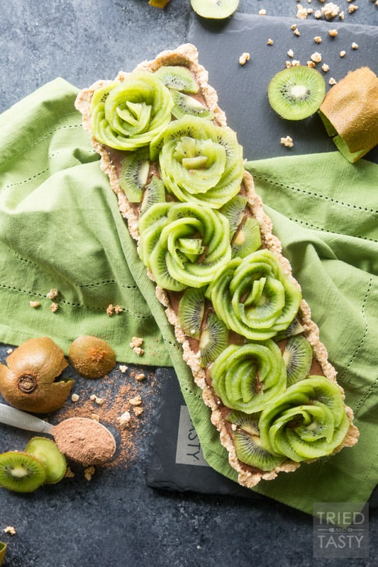 Chocolate Buttercream Kiwi Tart // Refined sugar free, this dessert is not only a showstopper - it's equally delicious. Made with a decadent buttercream (you'll never guess the secret ingredient) and topped with beautiful kiwi! | Tried and Tasty