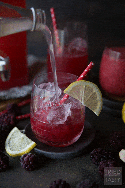 Blackberry Vanilla Lemon Spritzer | This refreshing and delicious blackberry spritzer is fizzy, tart, and sweet all at once! | Tried and Tasty