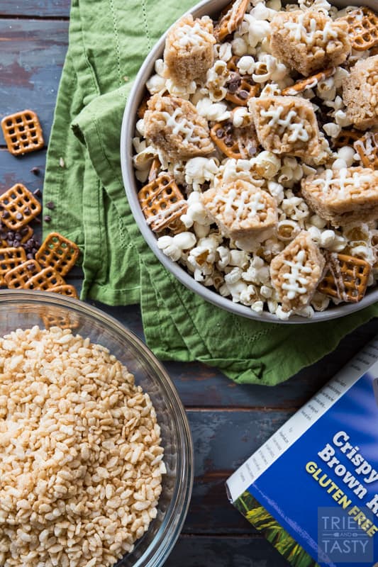 Football Snack Mix // This amazing football mix is perfect for your Super Bowl party. Say goodbye to plain old popcorn, and hello to the sweet and salty flavors of this delectable mix! | Tried and Tasty
